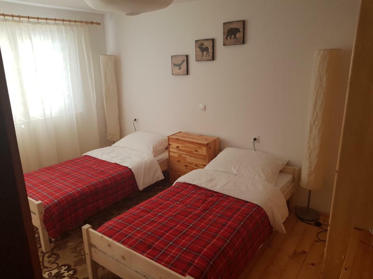 Apartmani Andrej Udbina Esterno foto