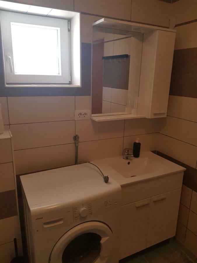 Apartmani Andrej Udbina Esterno foto