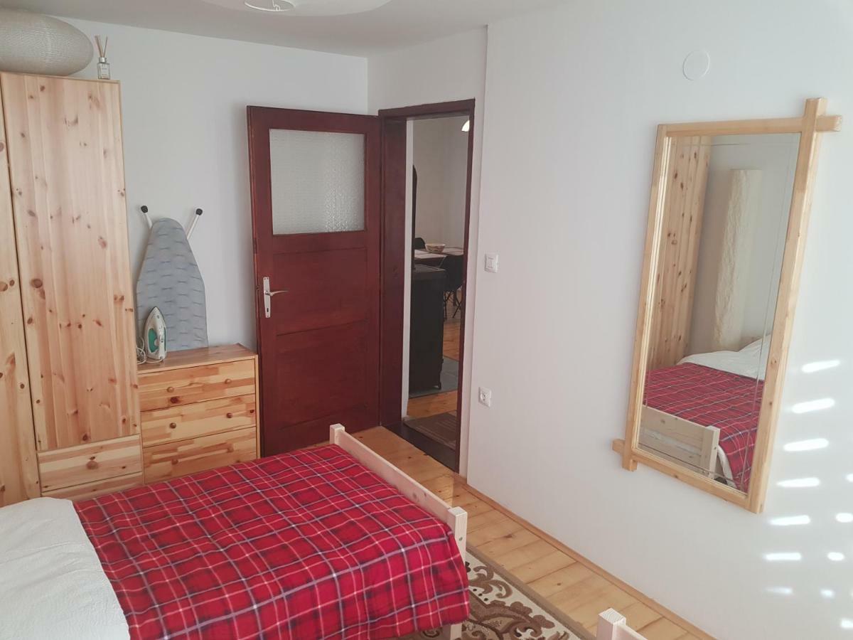 Apartmani Andrej Udbina Esterno foto