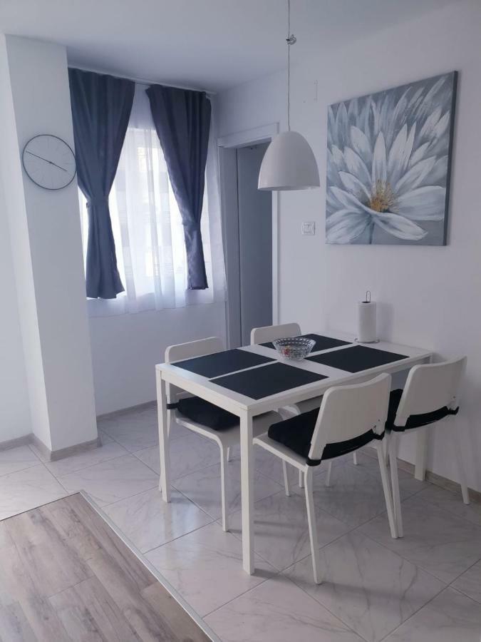 Apartmani Andrej Udbina Esterno foto