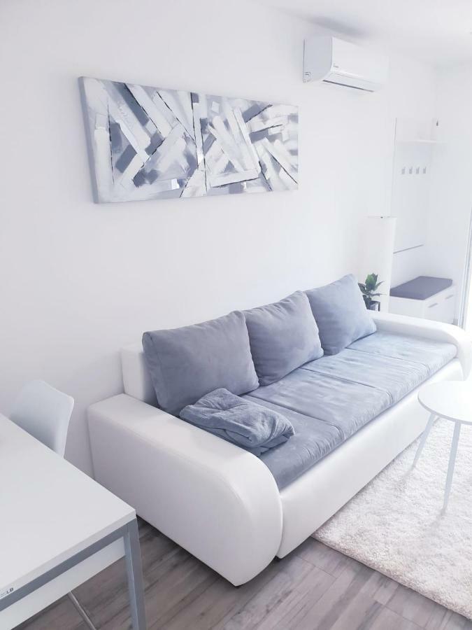 Apartmani Andrej Udbina Esterno foto