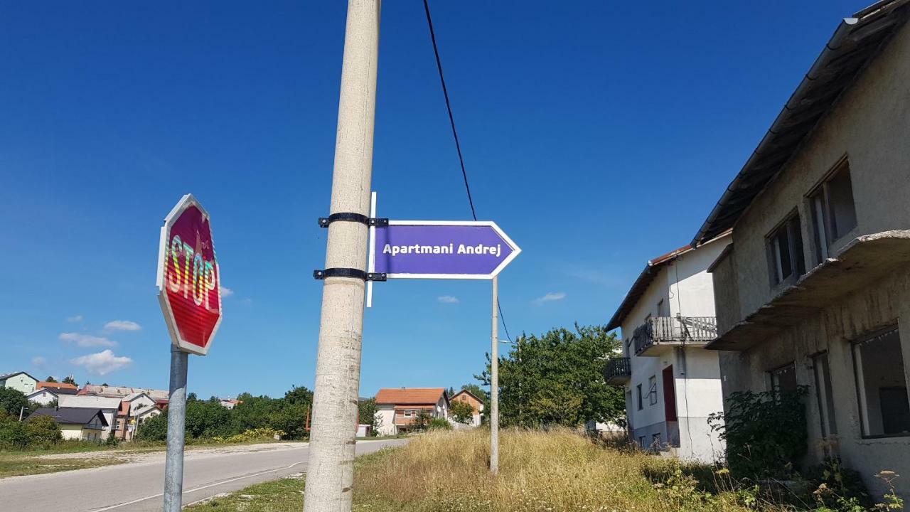 Apartmani Andrej Udbina Esterno foto