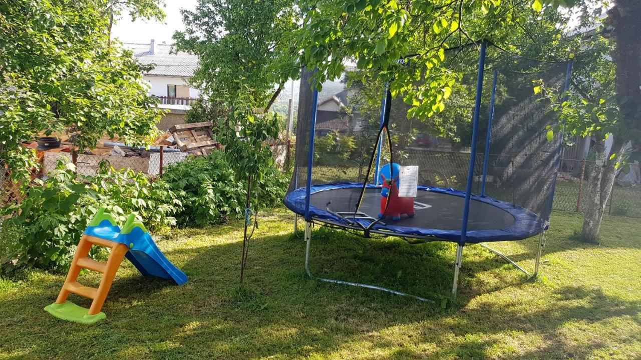Apartmani Andrej Udbina Esterno foto